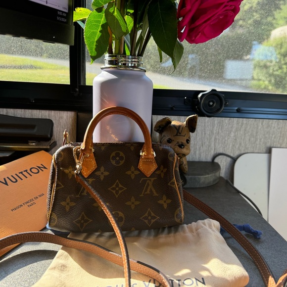 ❌SOLD❌ Louis Vuitton Monogram Nano Speedy, Authenticated & EXCELLENT Condn. - Picture 2 of 12